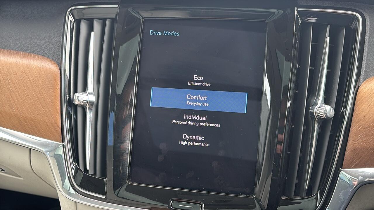 Main listing image - Volvo V90