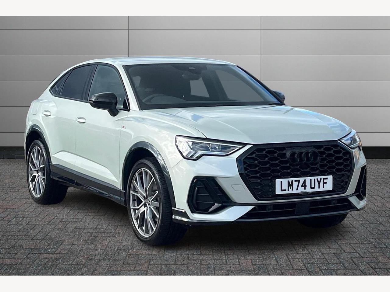 Main listing image - Audi Q3