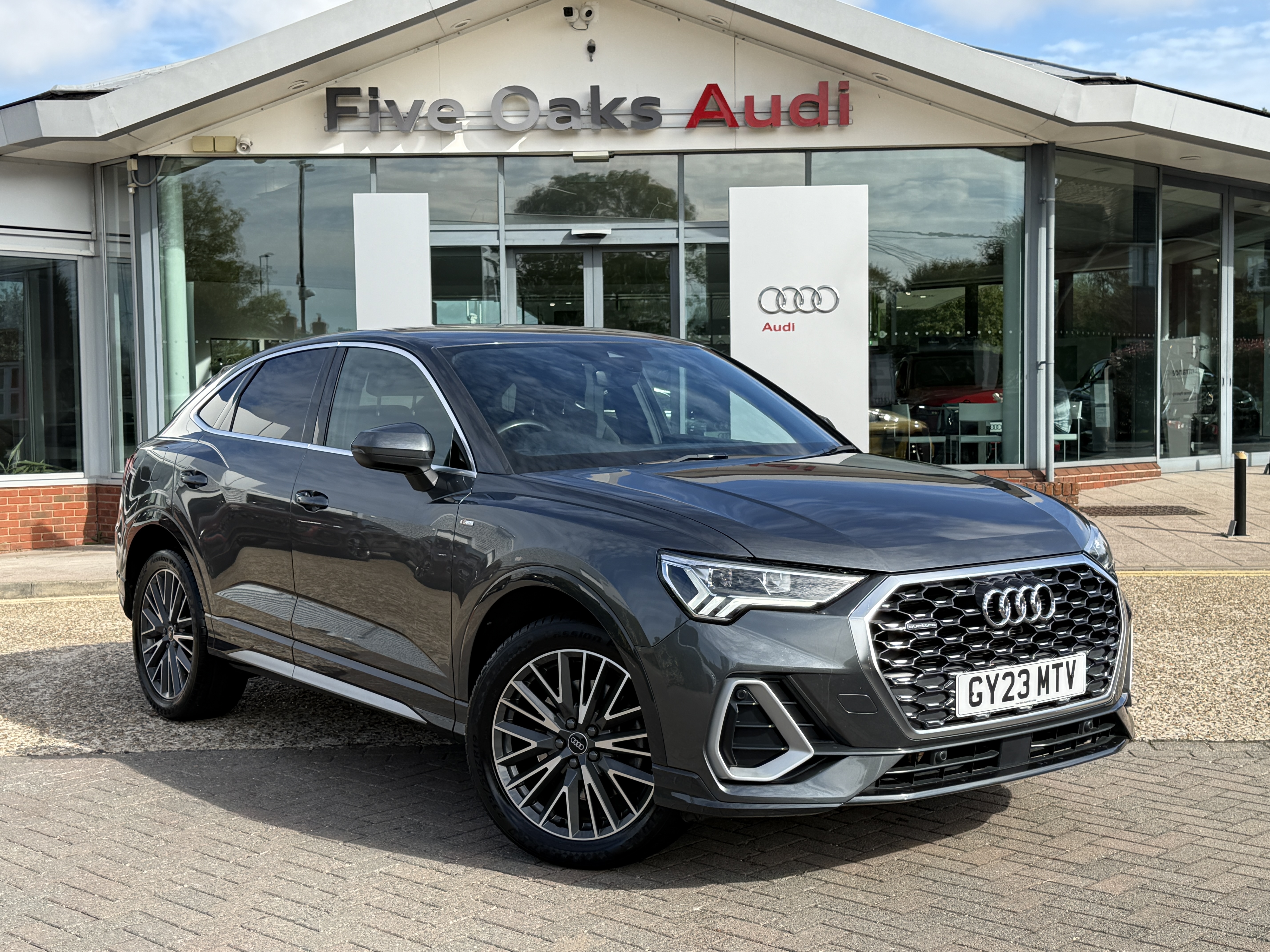 Main listing image - Audi Q3