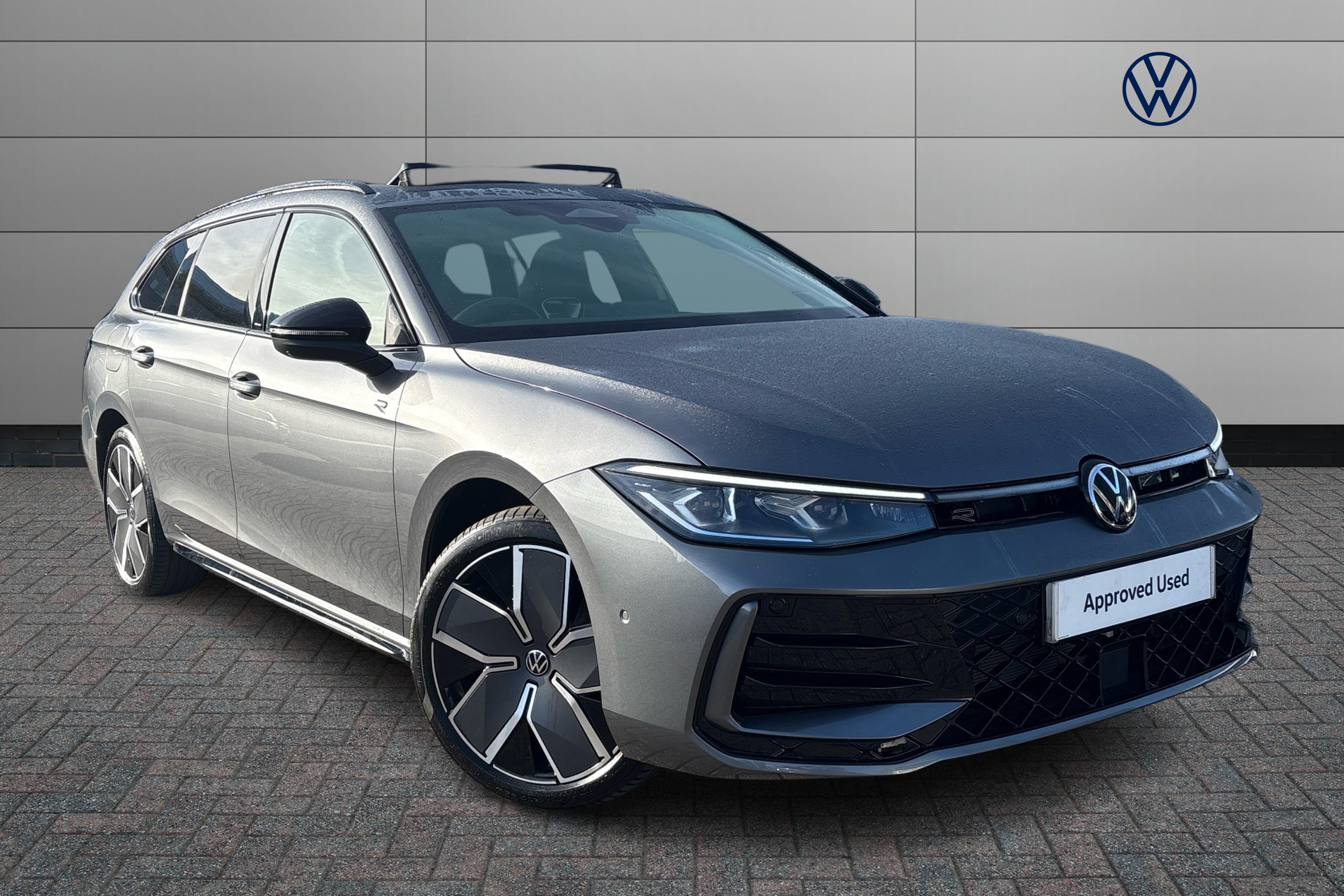 Main listing image - Volkswagen Passat