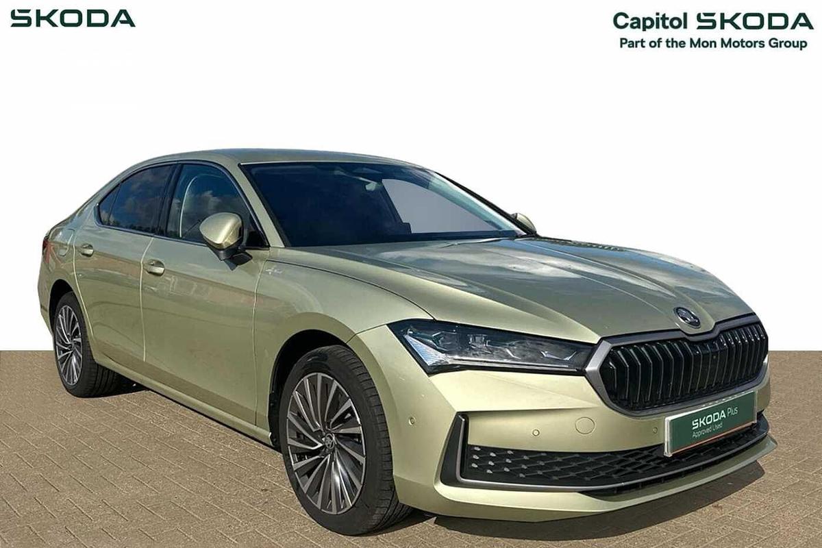 Main listing image - Skoda Superb