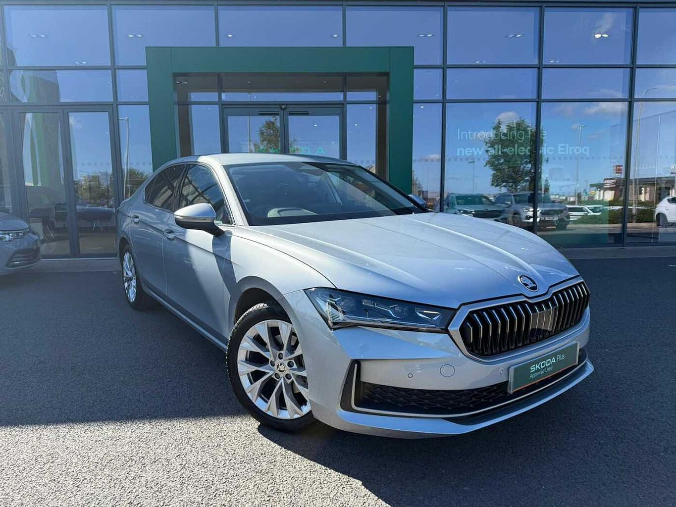 Main listing image - Skoda Superb