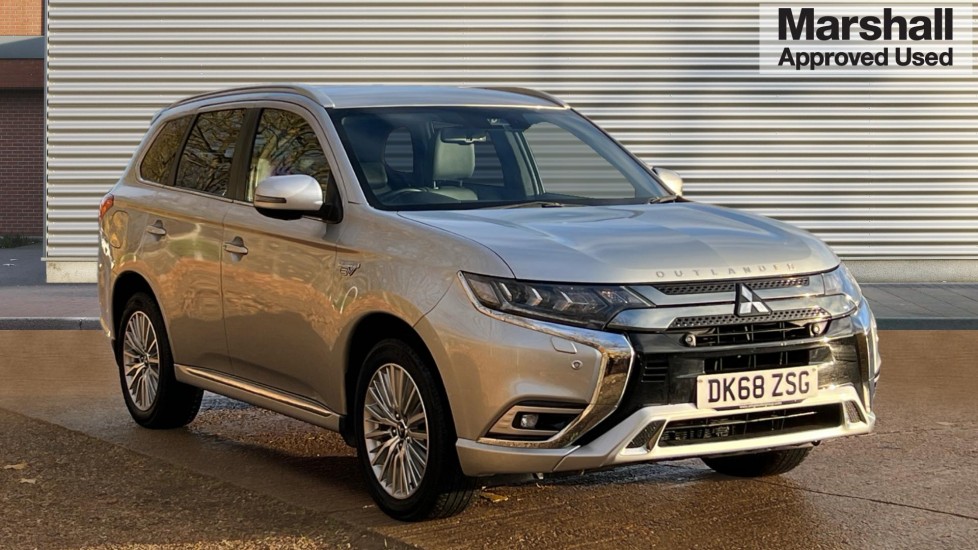 Main listing image - Mitsubishi Outlander