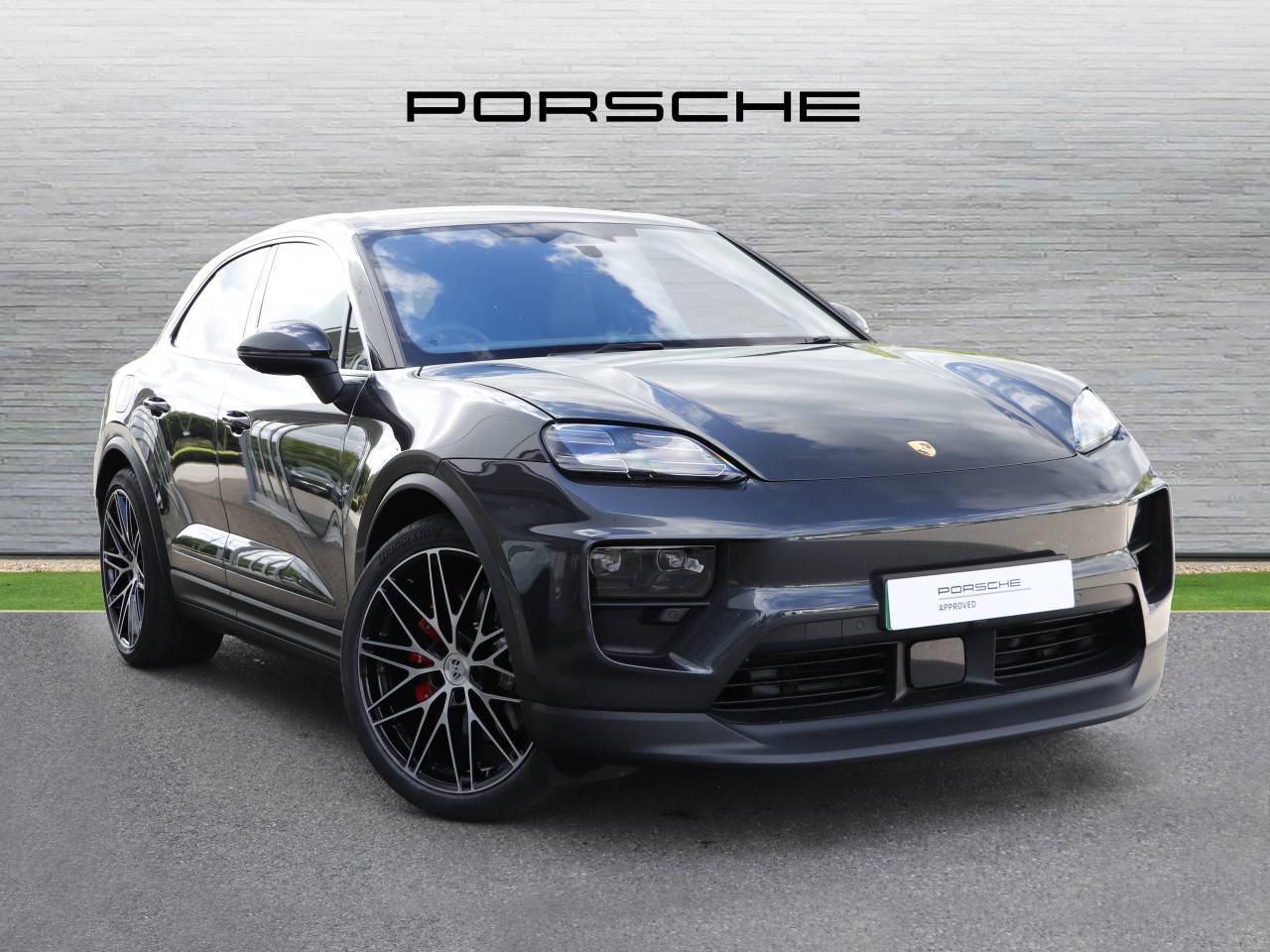 Main listing image - Porsche Macan
