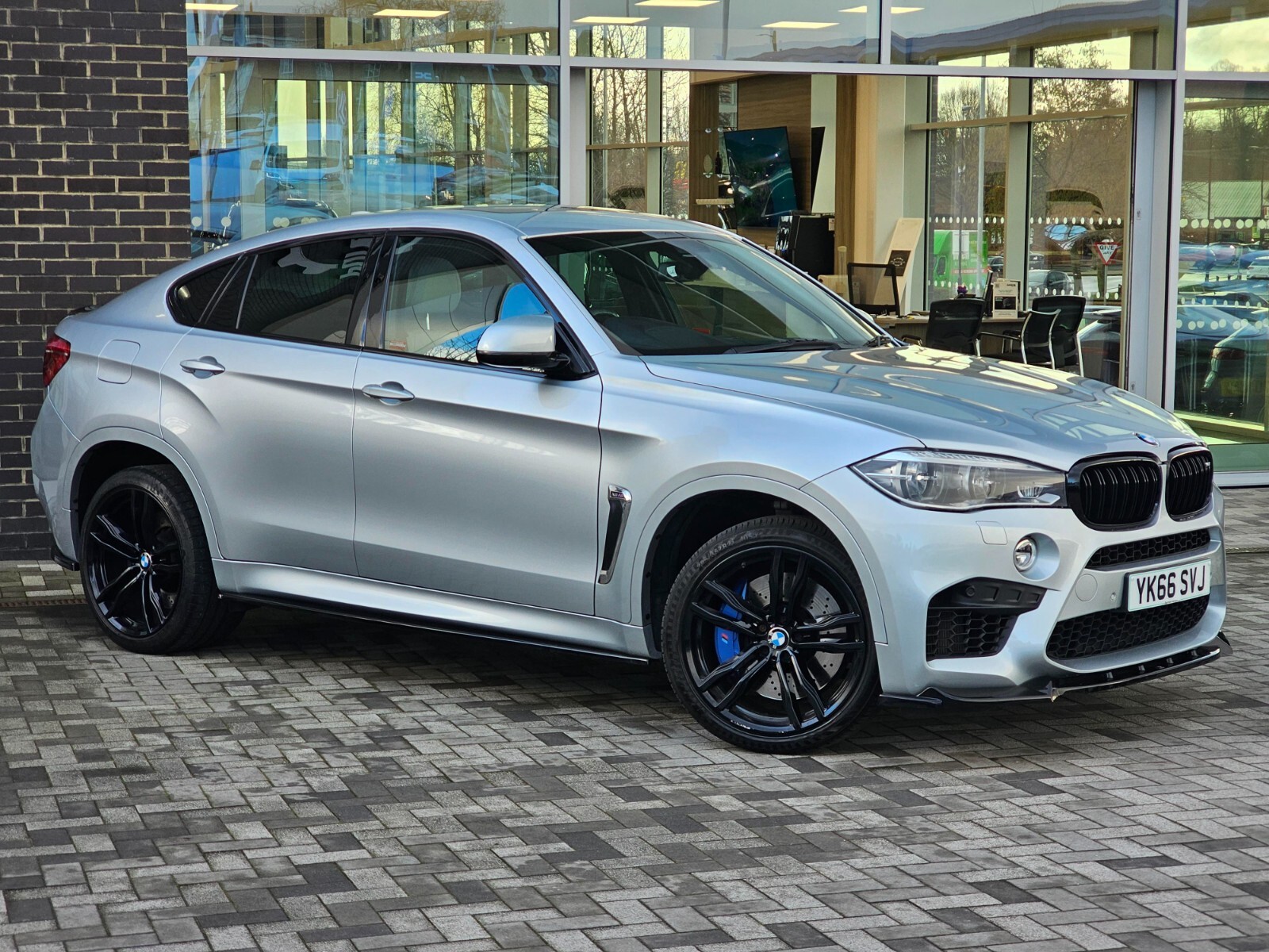Main listing image - BMW X6 M