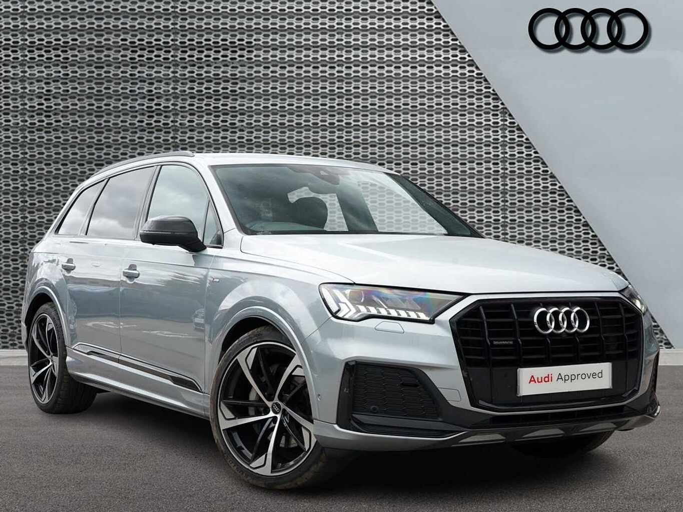 Main listing image - Audi Q7