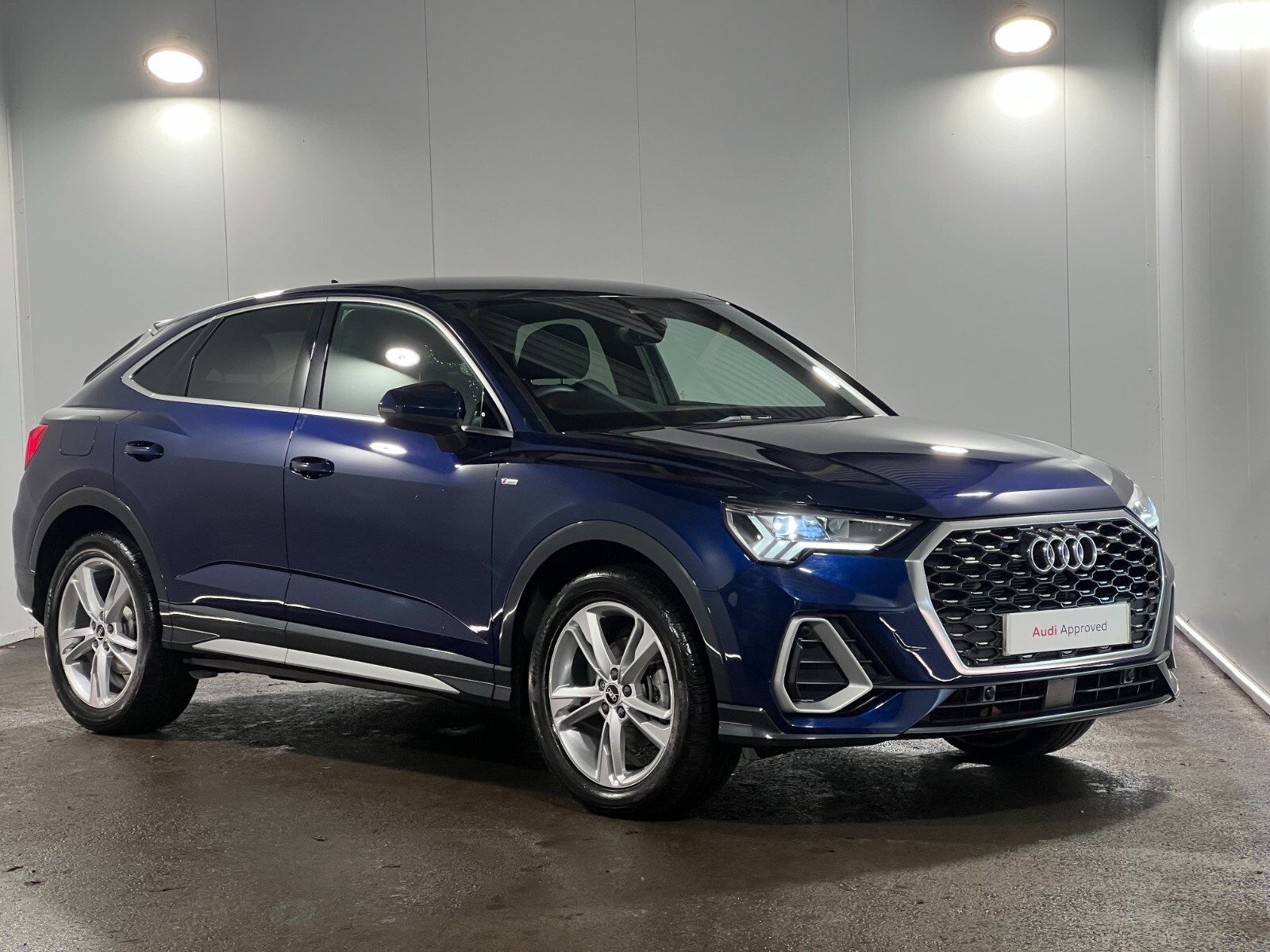 Main listing image - Audi Q3