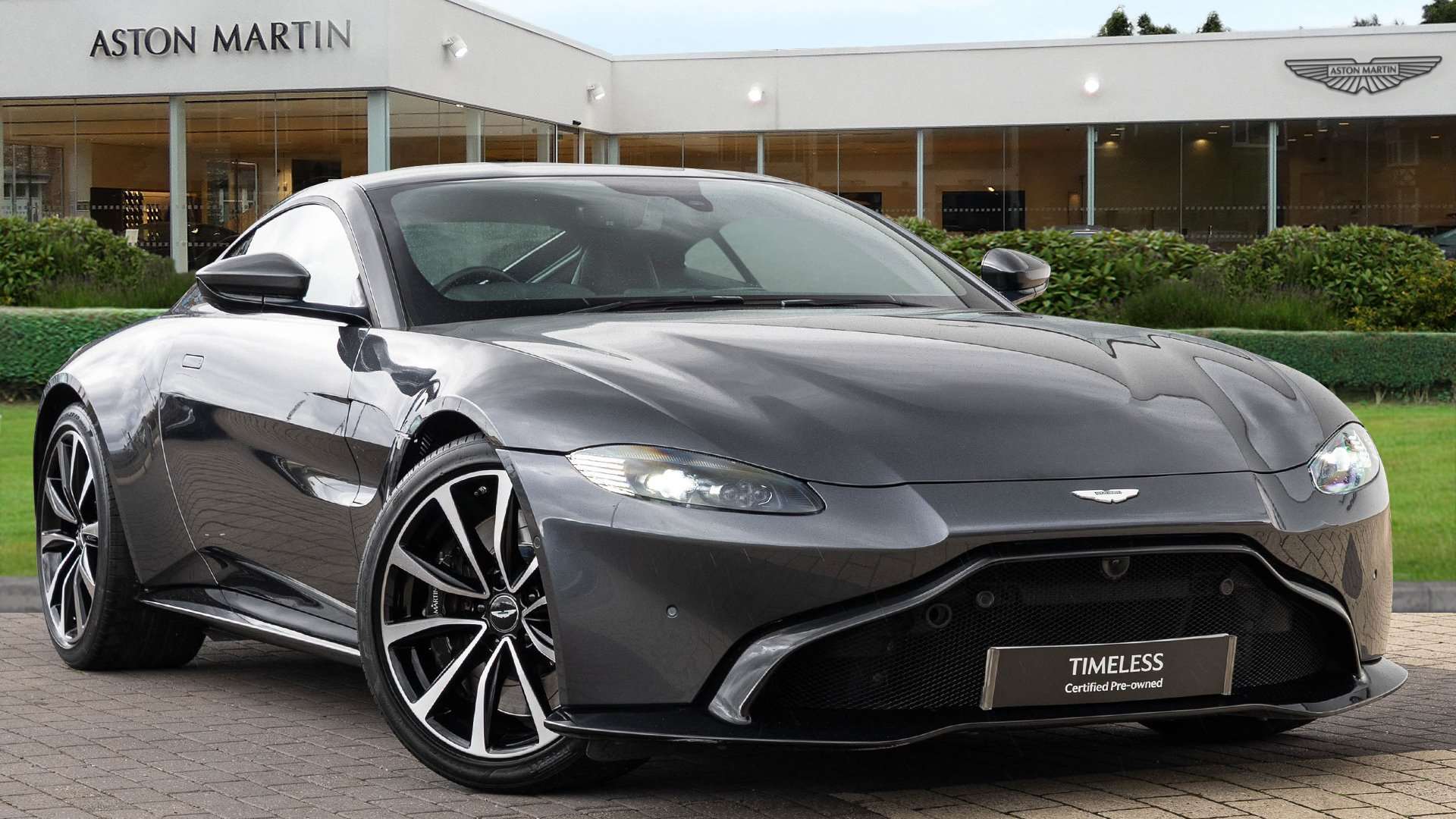 Main listing image - Aston Martin Vantage