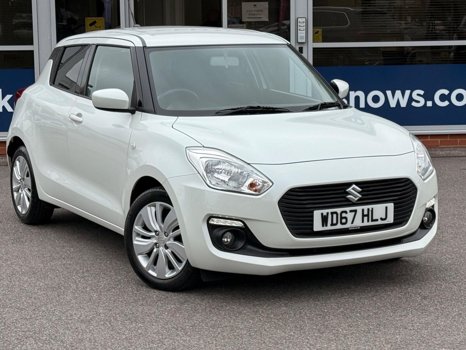 Main listing image - Suzuki Swift