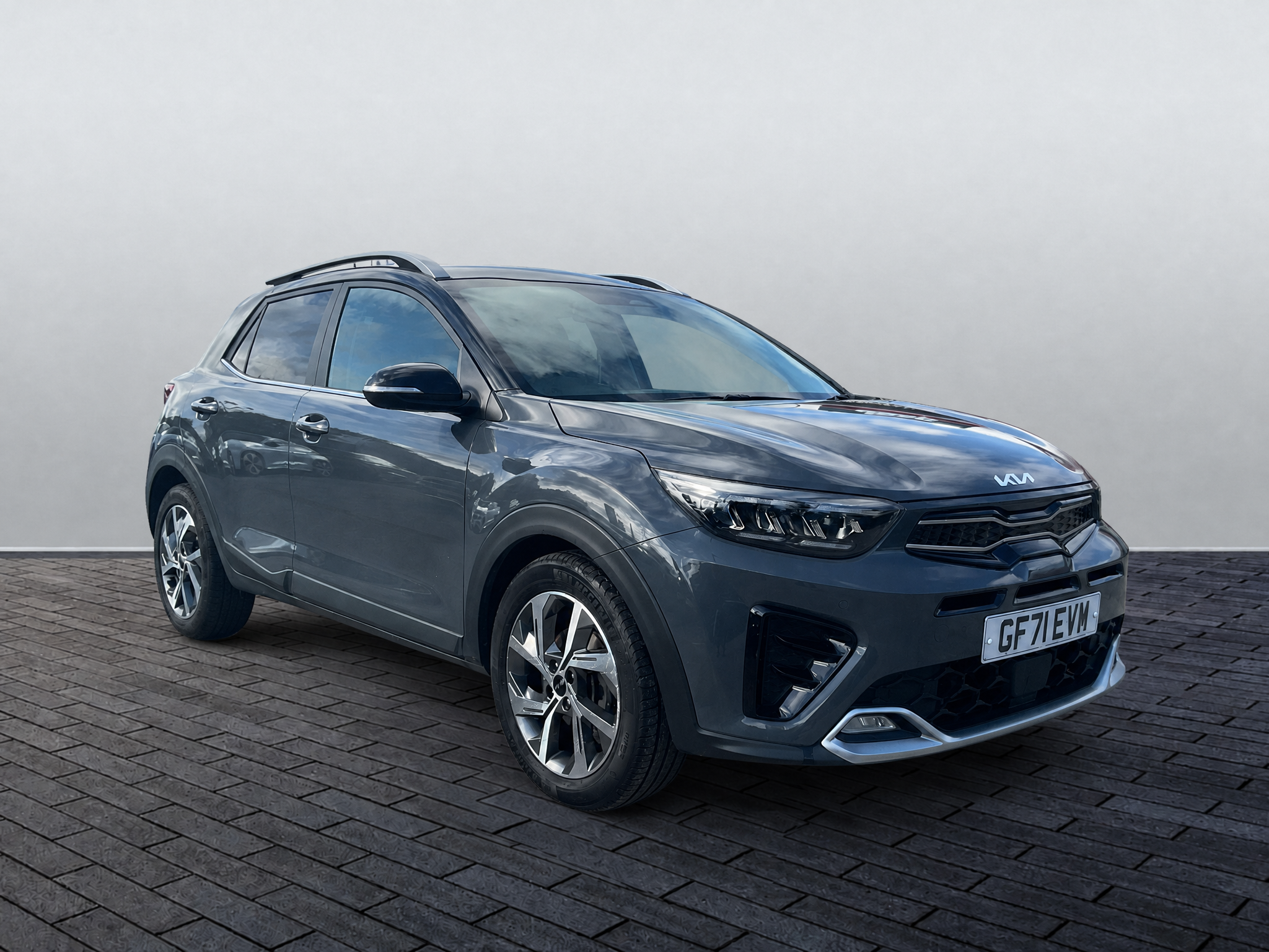 Main listing image - Kia Stonic
