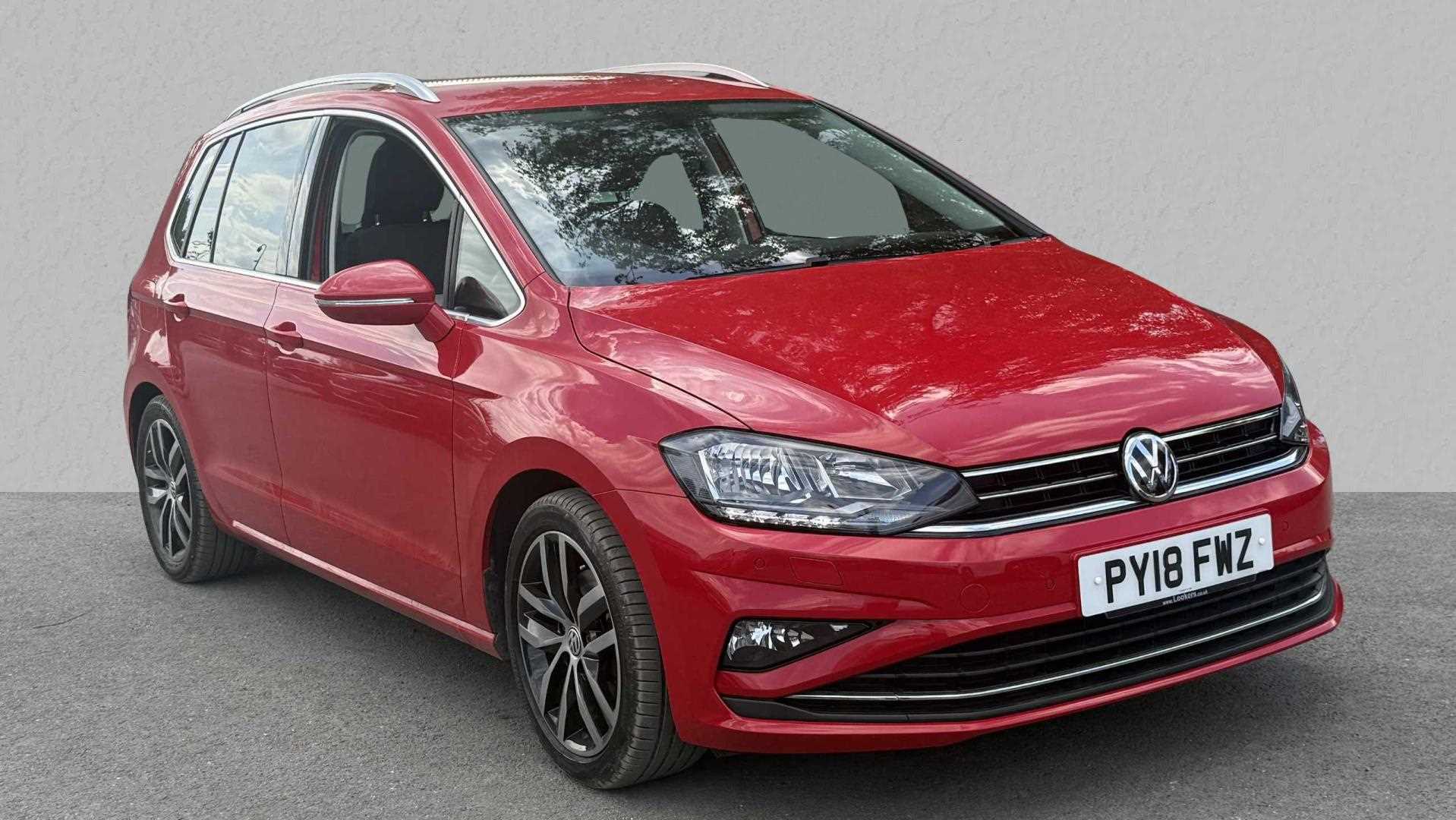 Main listing image - Volkswagen Golf SV