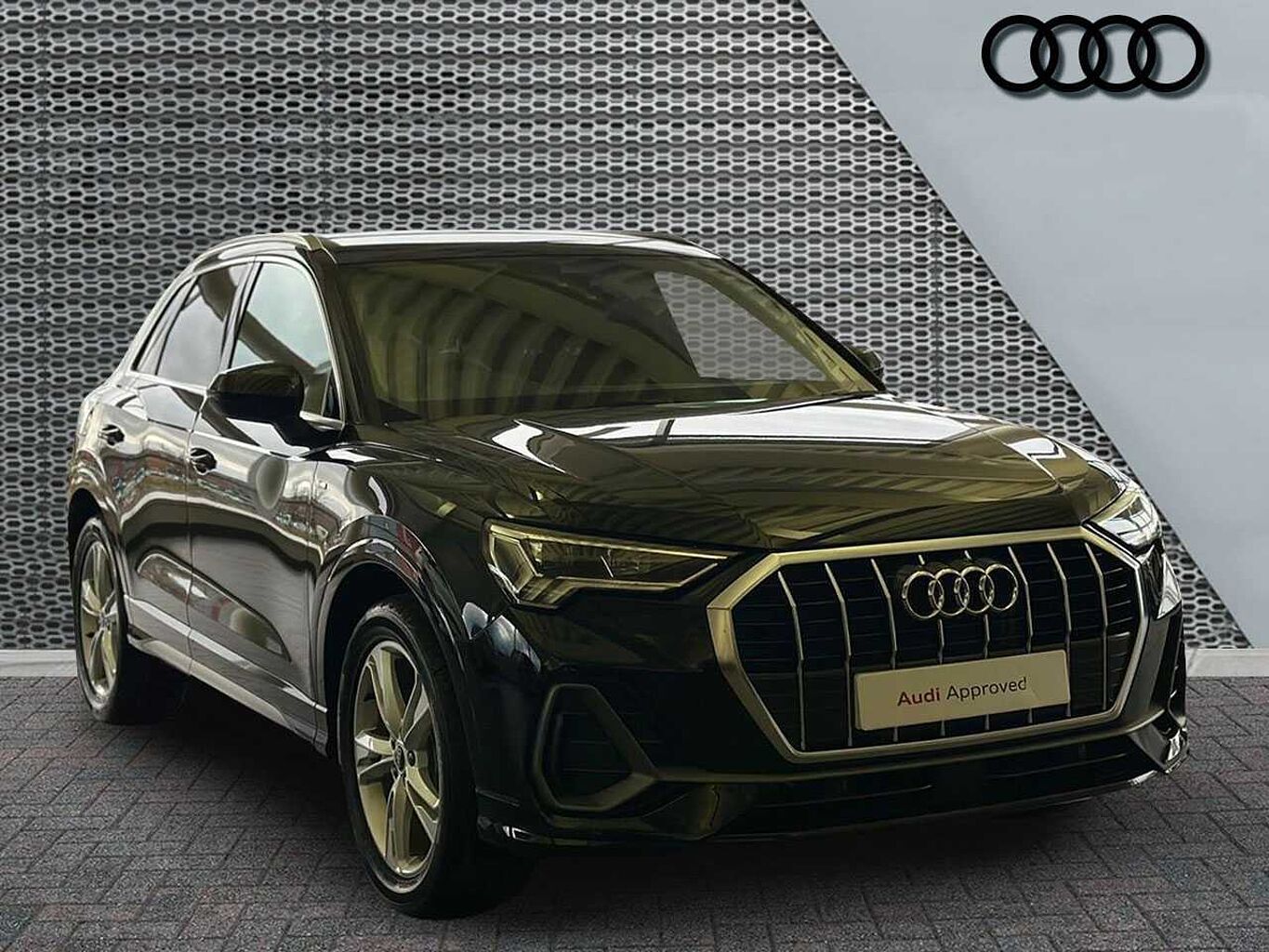 Main listing image - Audi Q3