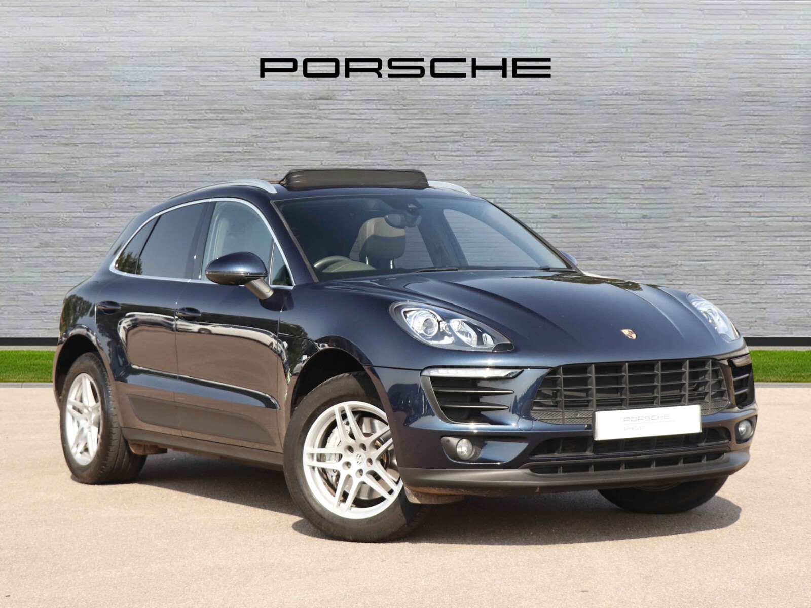 Main listing image - Porsche Macan