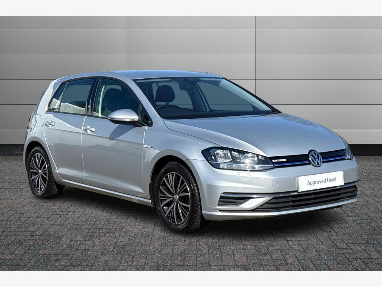 Main listing image - Volkswagen Golf