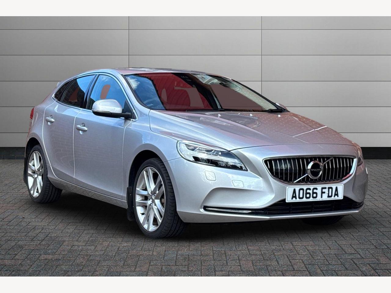 Main listing image - Volvo V40