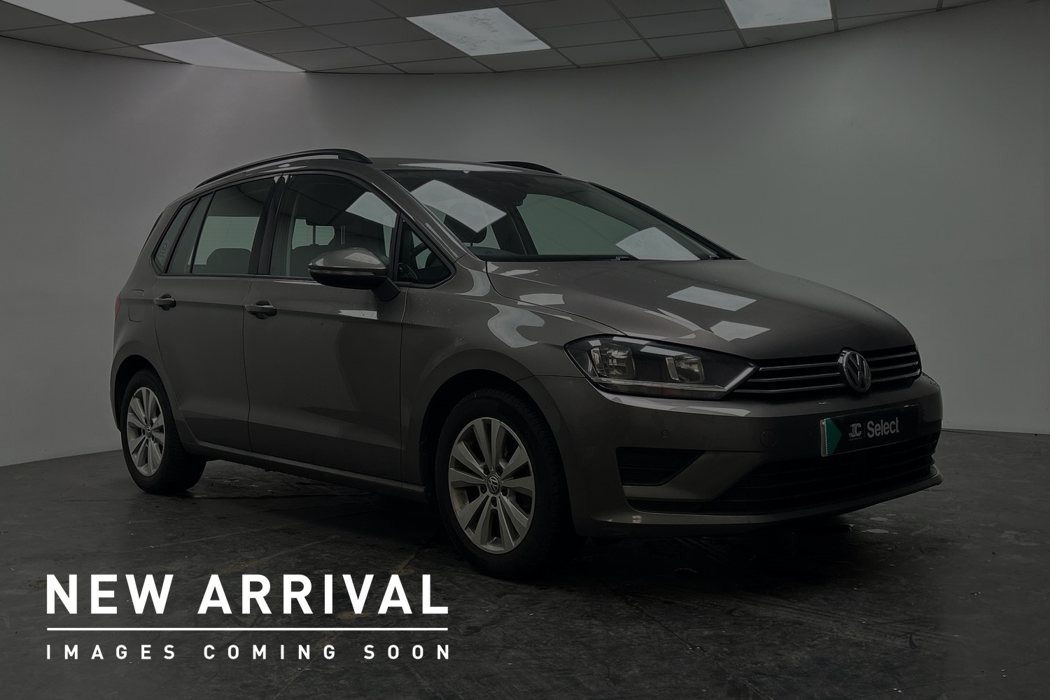 Main listing image - Volkswagen Golf SV