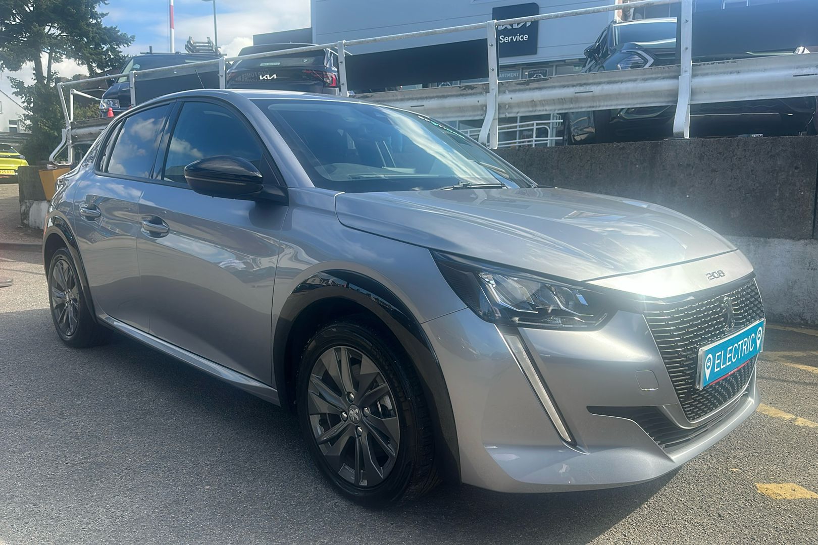 Main listing image - Peugeot 208