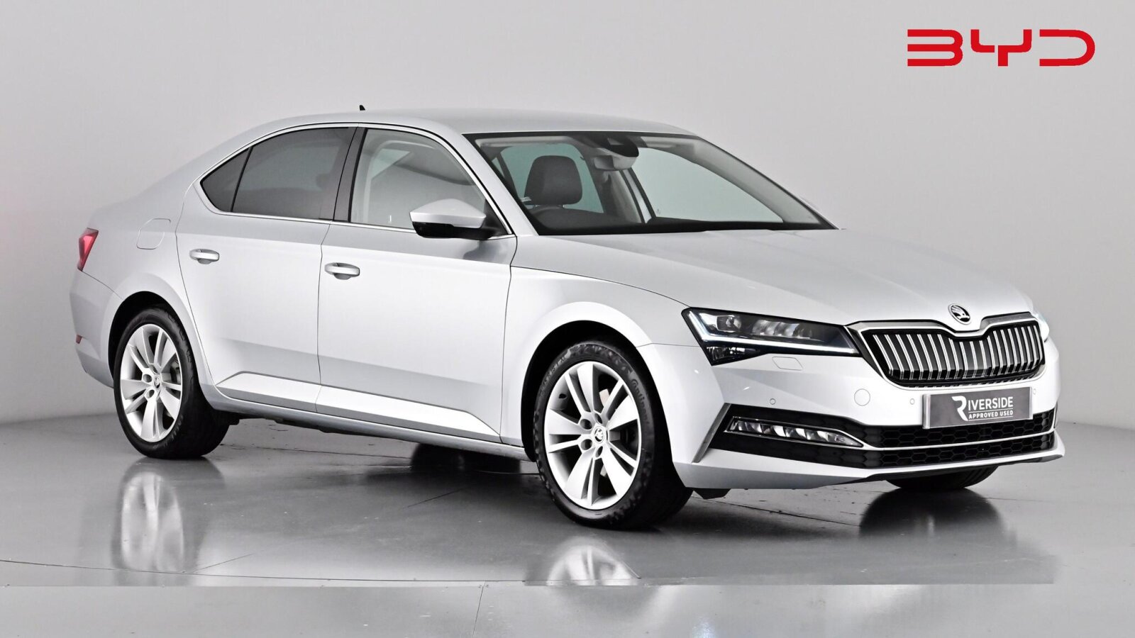 Main listing image - Skoda Superb