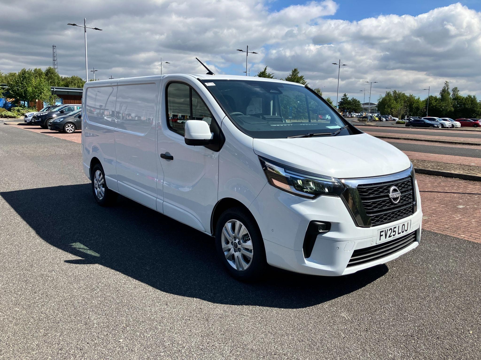 Main listing image - Nissan Primastar