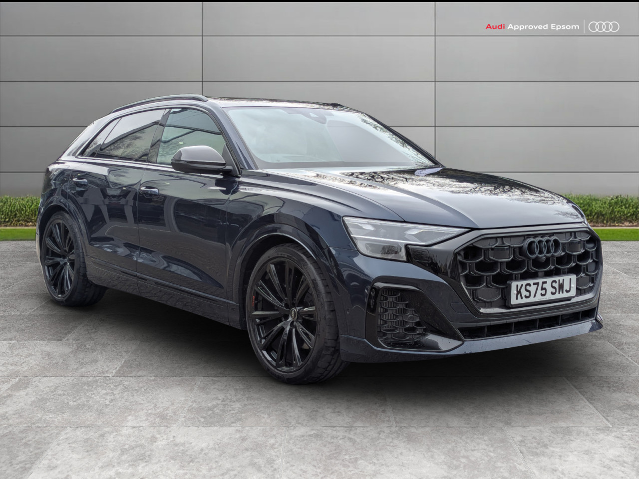 Main listing image - Audi Q8