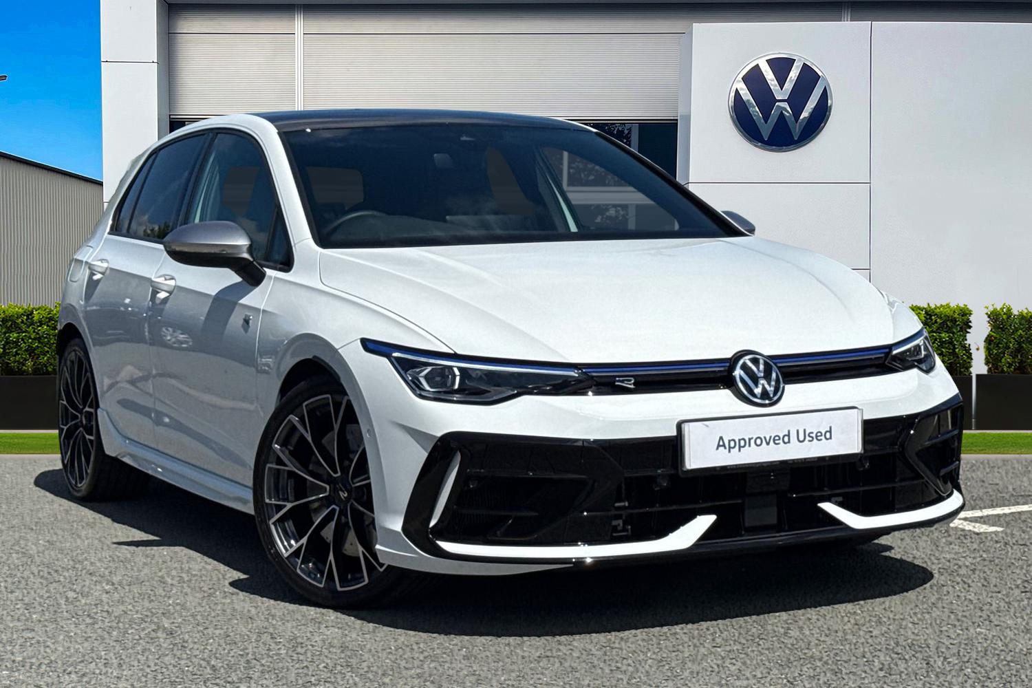 Main listing image - Volkswagen Golf R