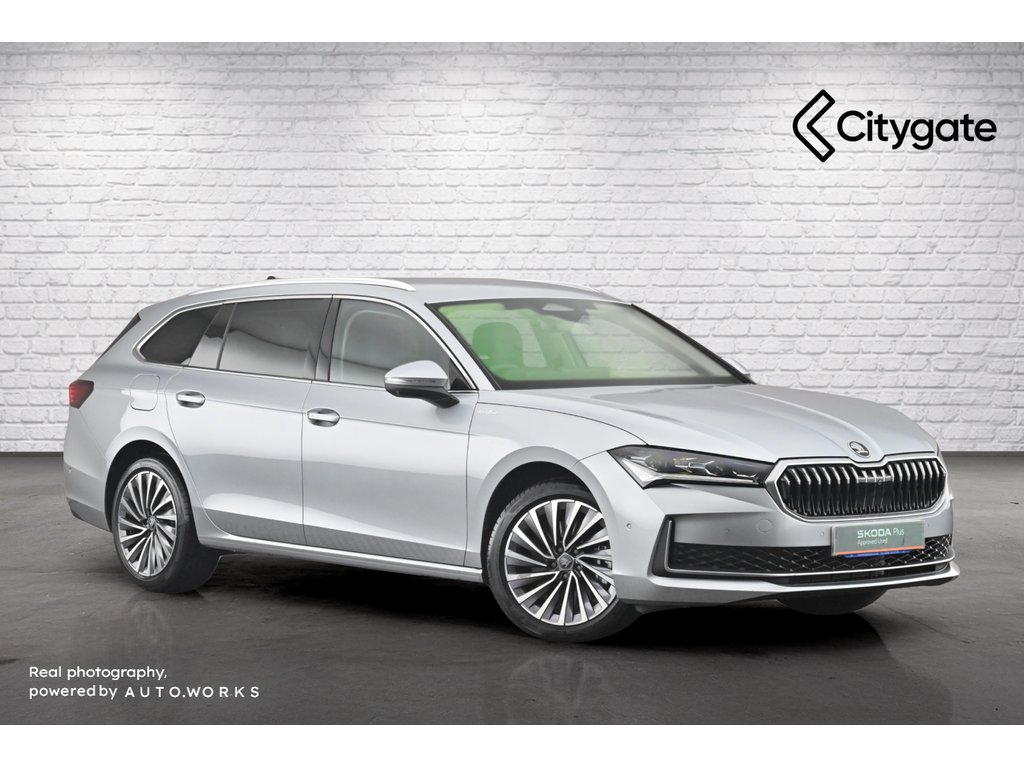 Main listing image - Skoda Superb