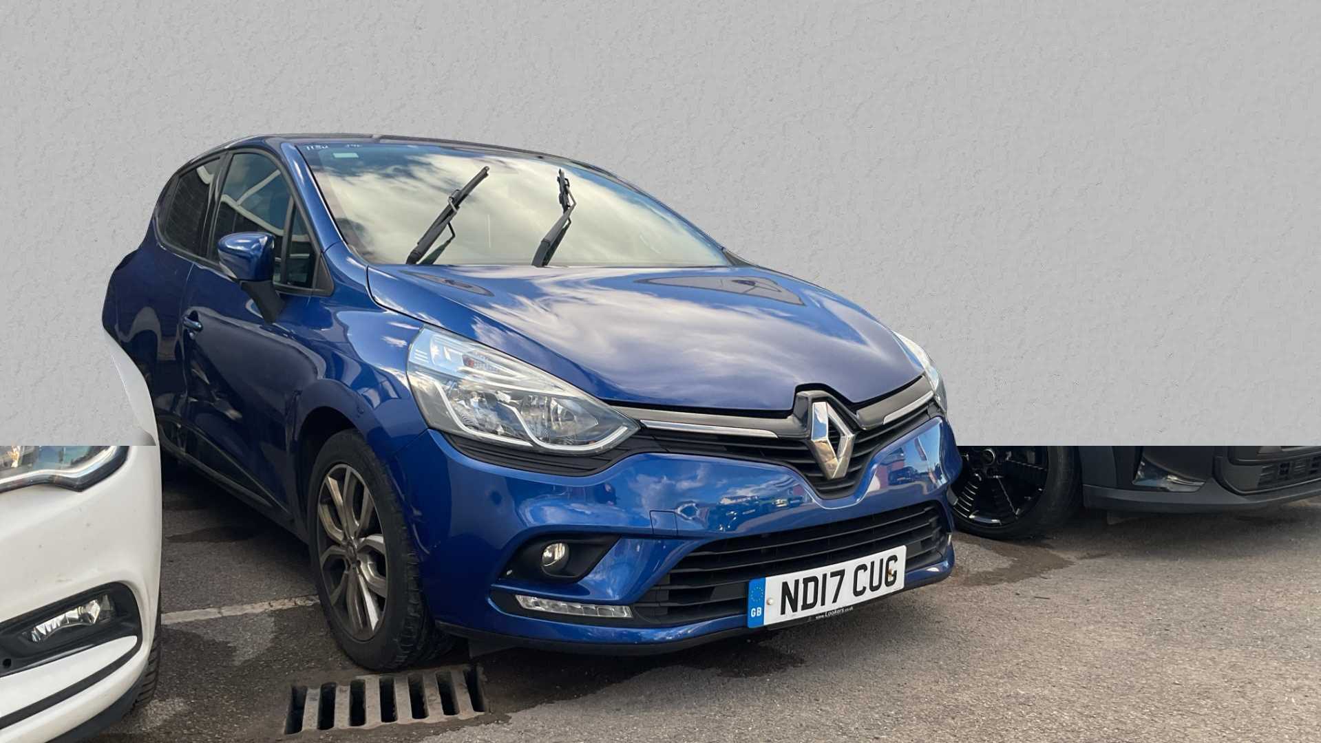 Main listing image - Renault Clio