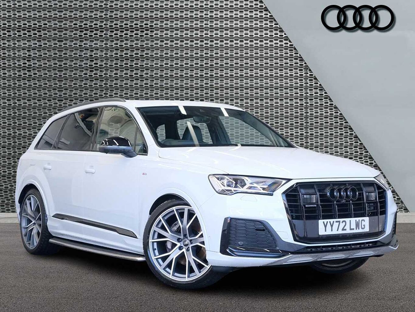Main listing image - Audi Q7