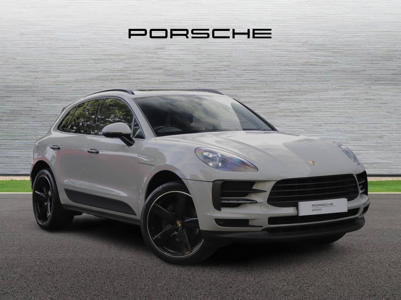 Main listing image - Porsche Macan