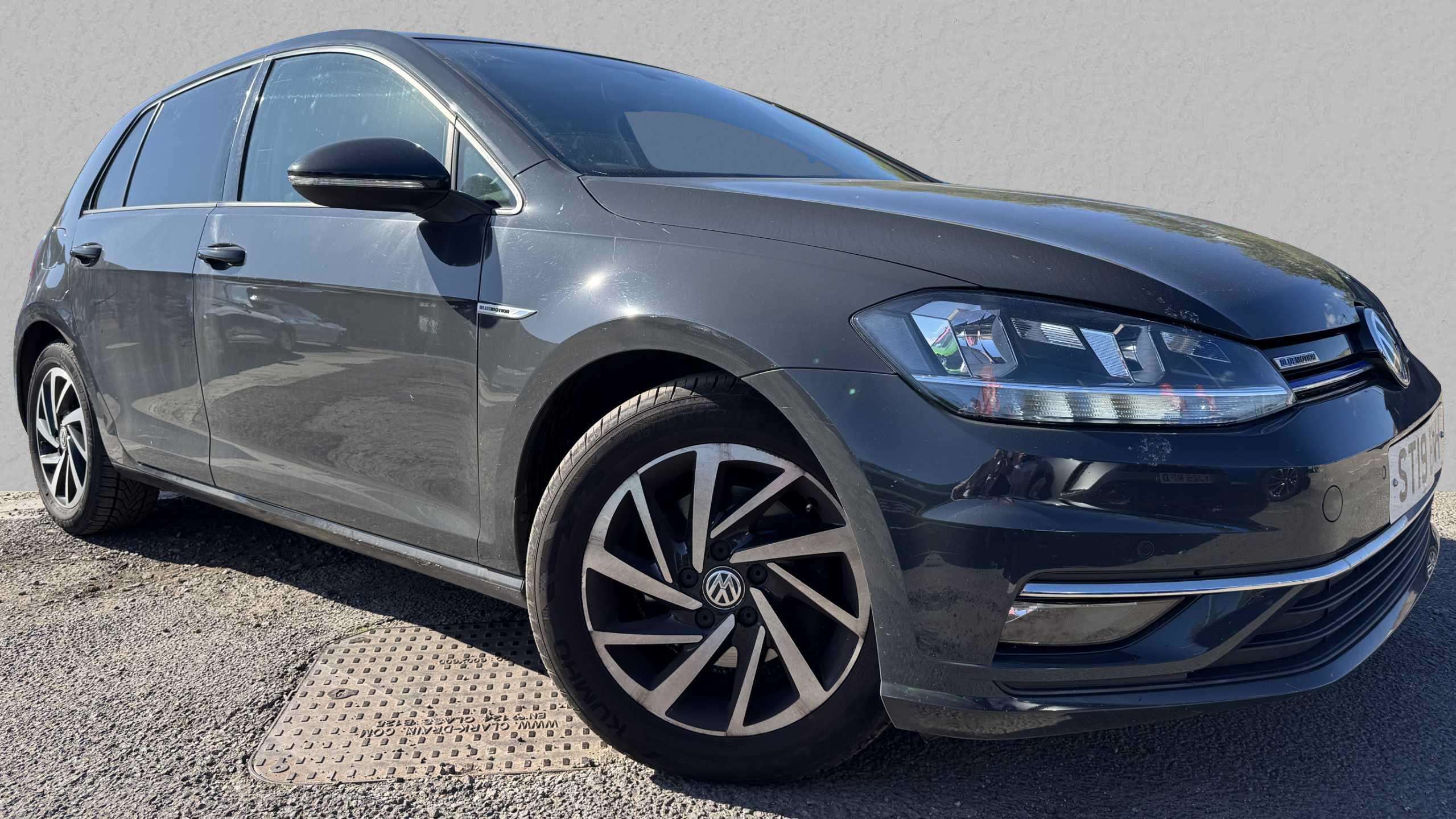 Main listing image - Volkswagen Golf