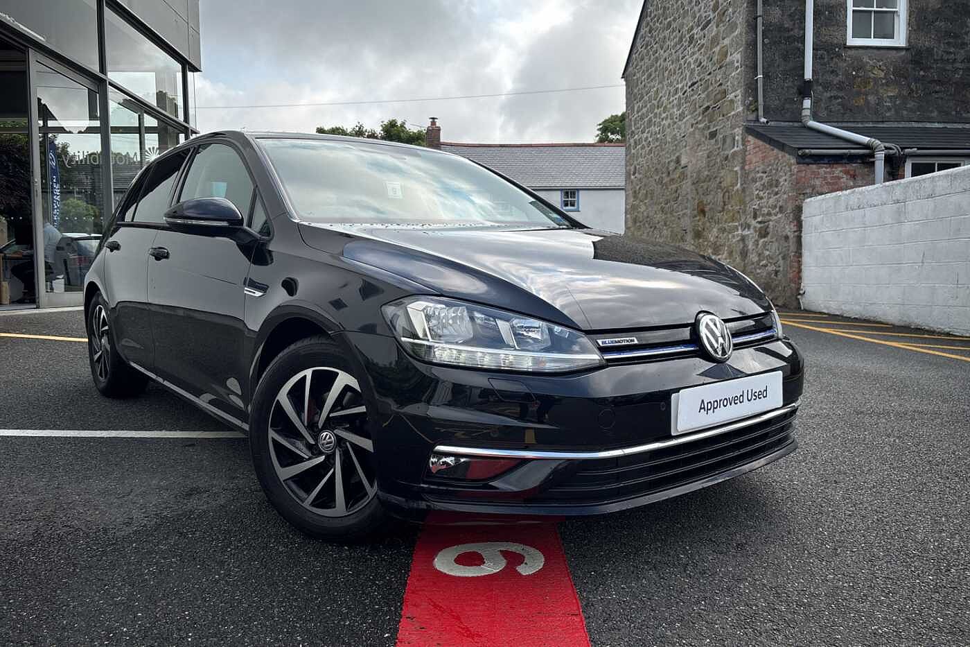 Main listing image - Volkswagen Golf
