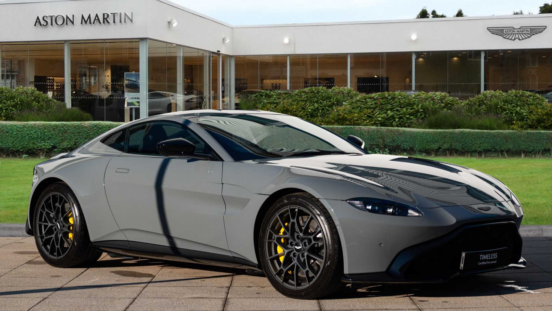 Main listing image - Aston Martin Vantage