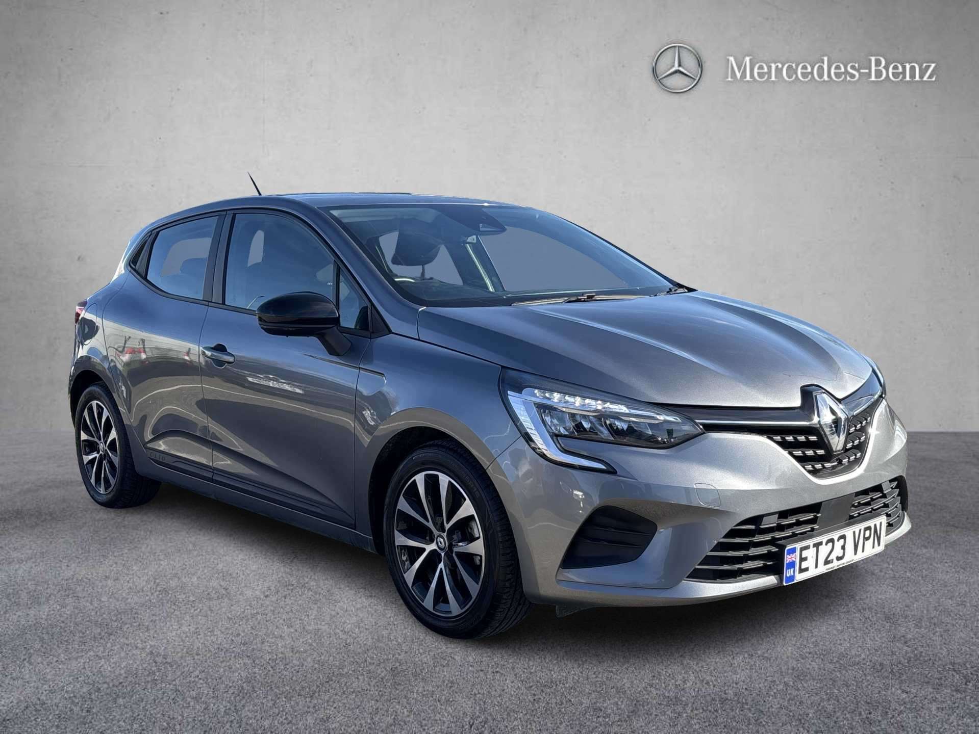 Main listing image - Renault Clio