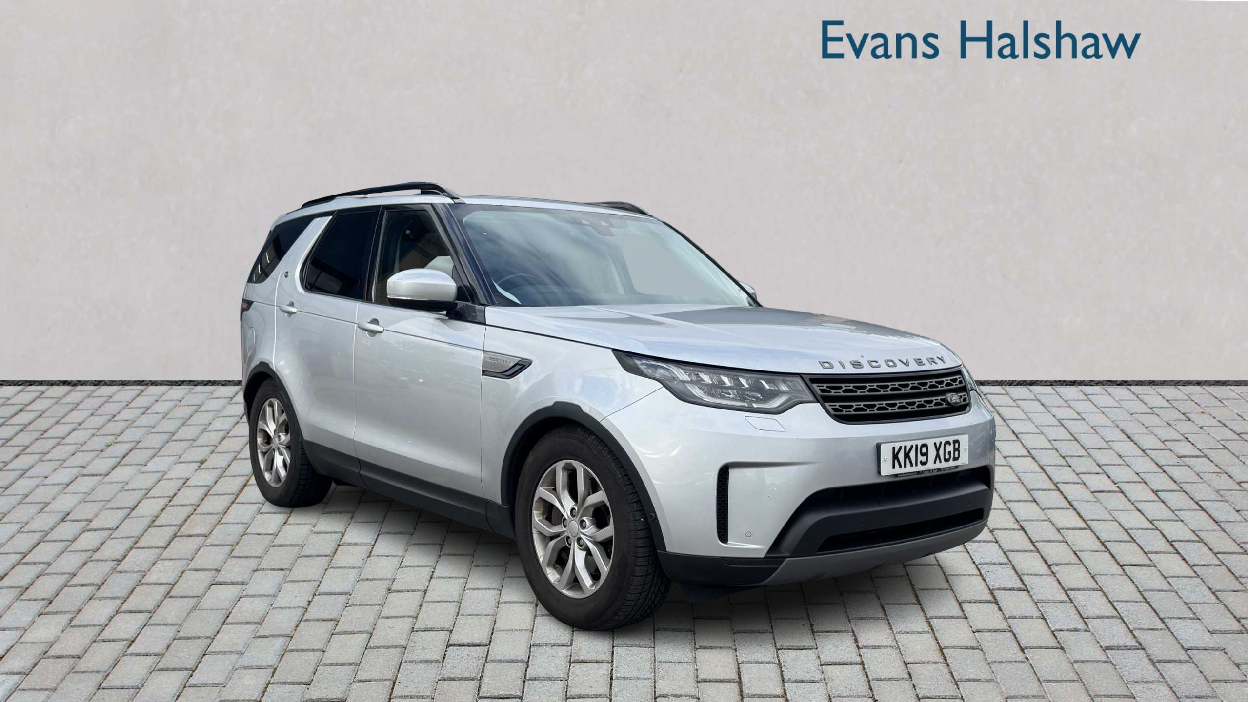 Main listing image - Land Rover Discovery