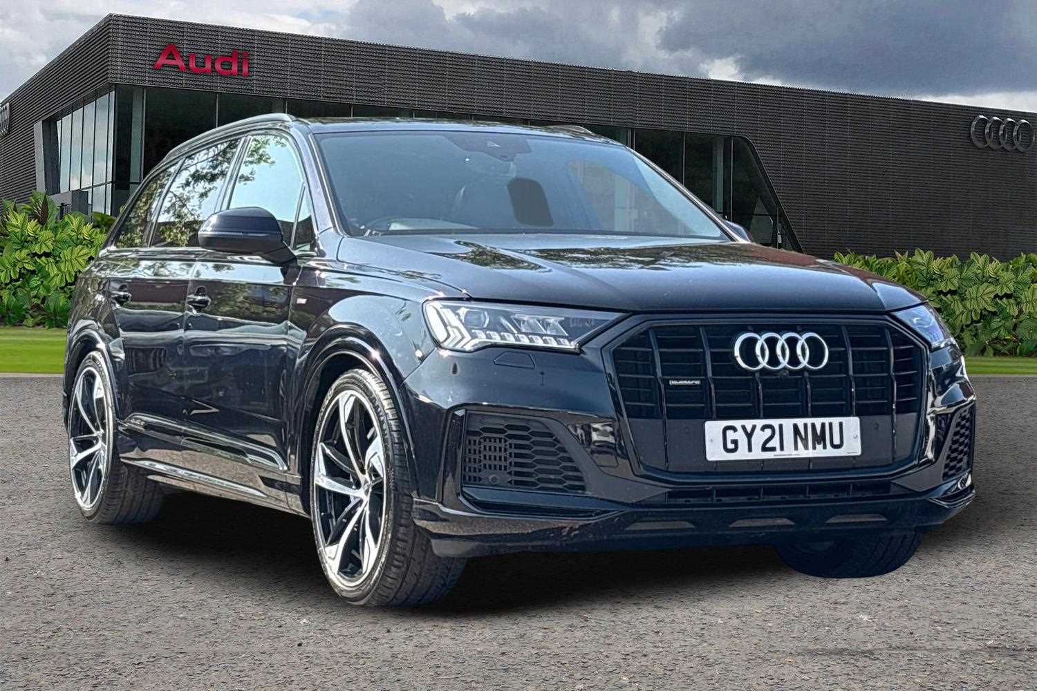 Main listing image - Audi Q7