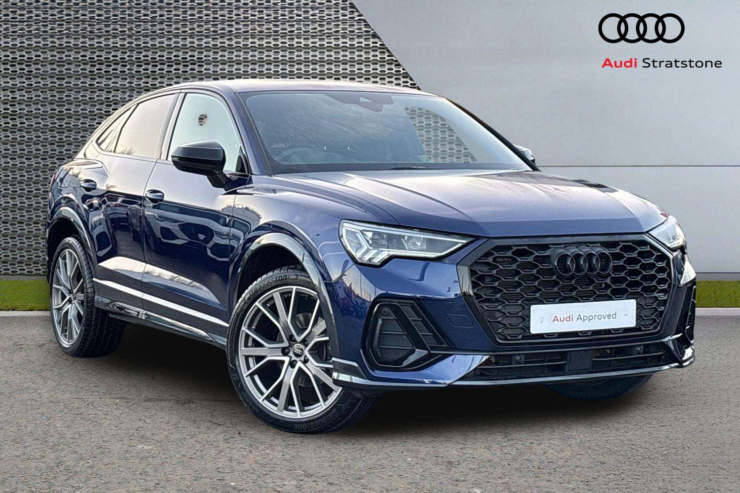 Main listing image - Audi Q3