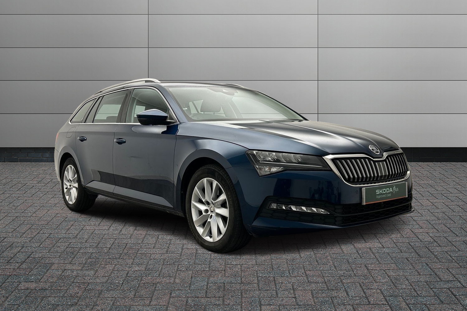 Main listing image - Skoda Superb Estate