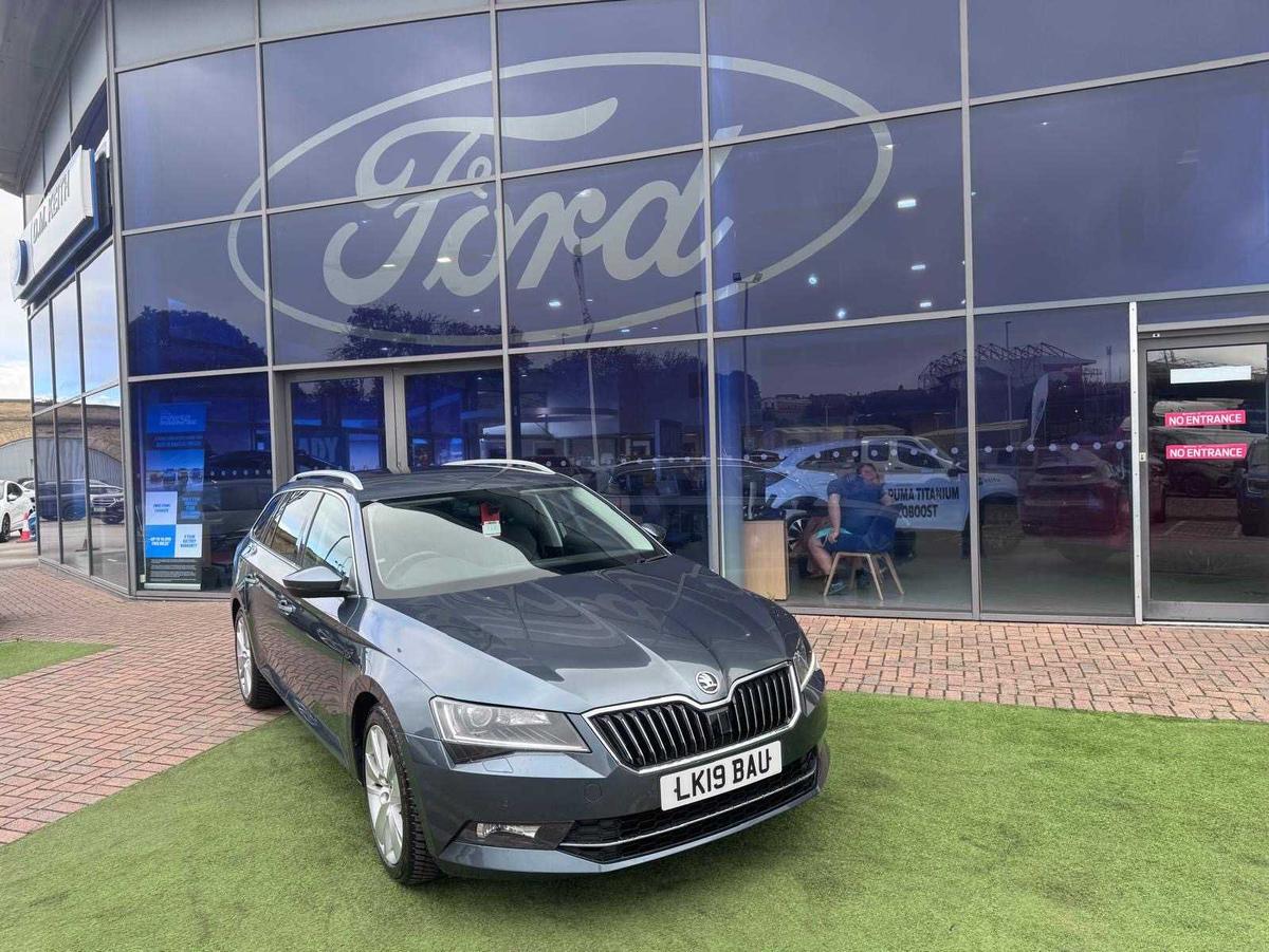 Main listing image - Skoda Superb