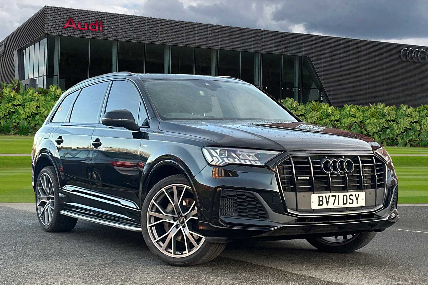 Main listing image - Audi Q7