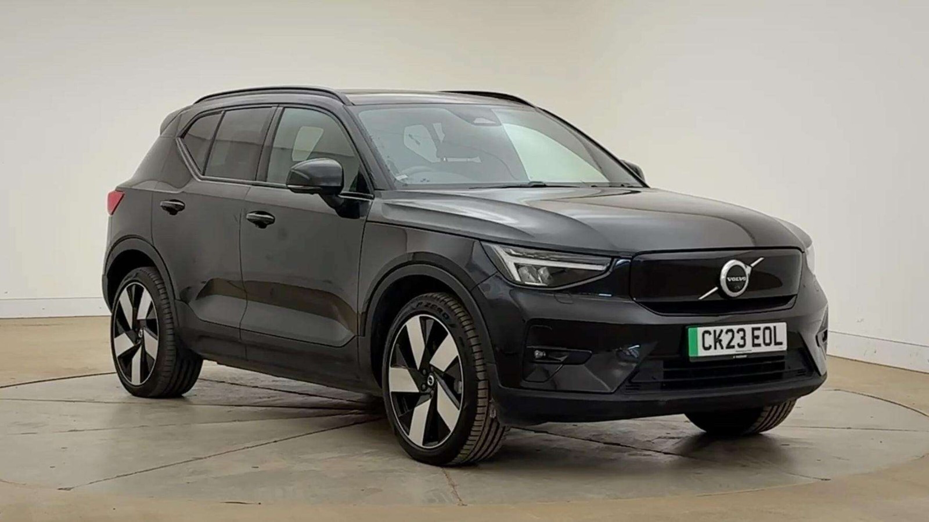 Main listing image - Volvo XC40