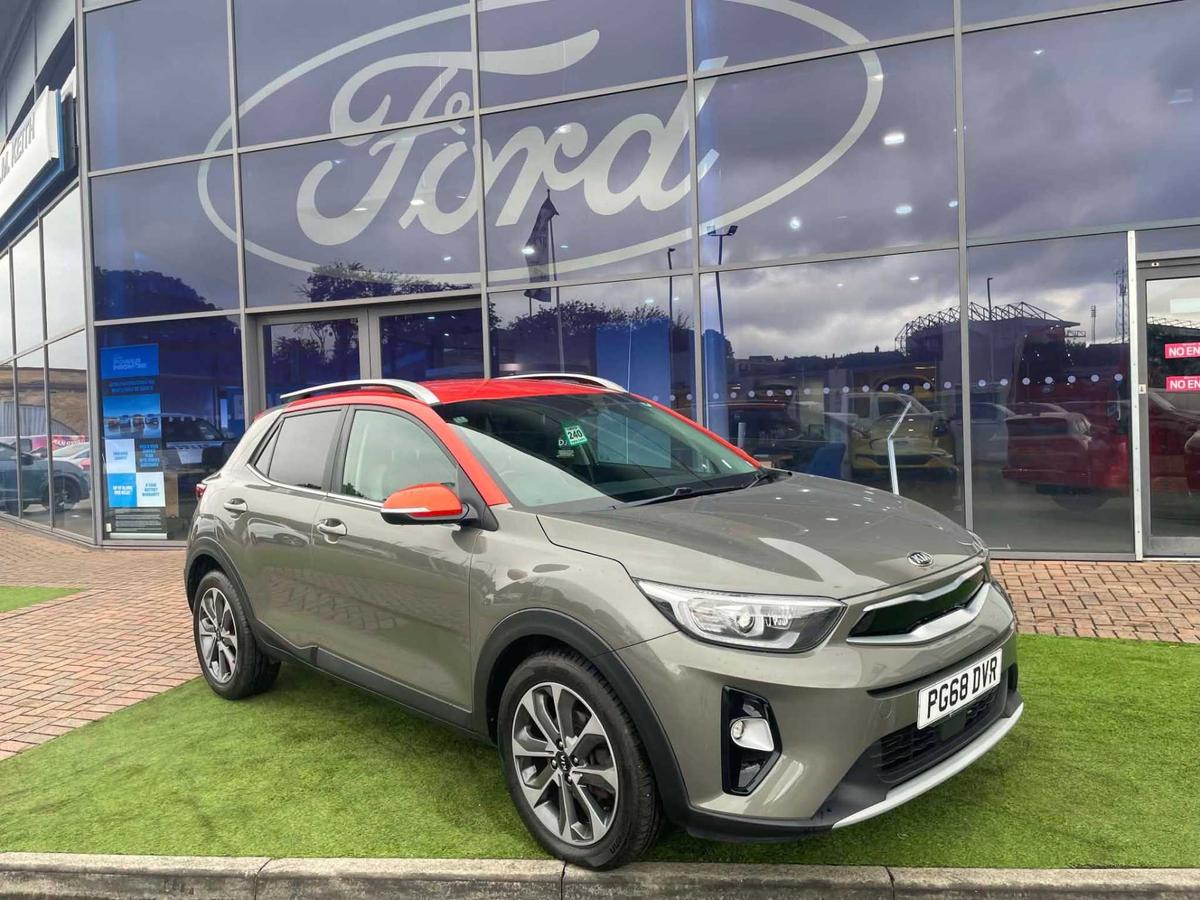 Main listing image - Kia Stonic