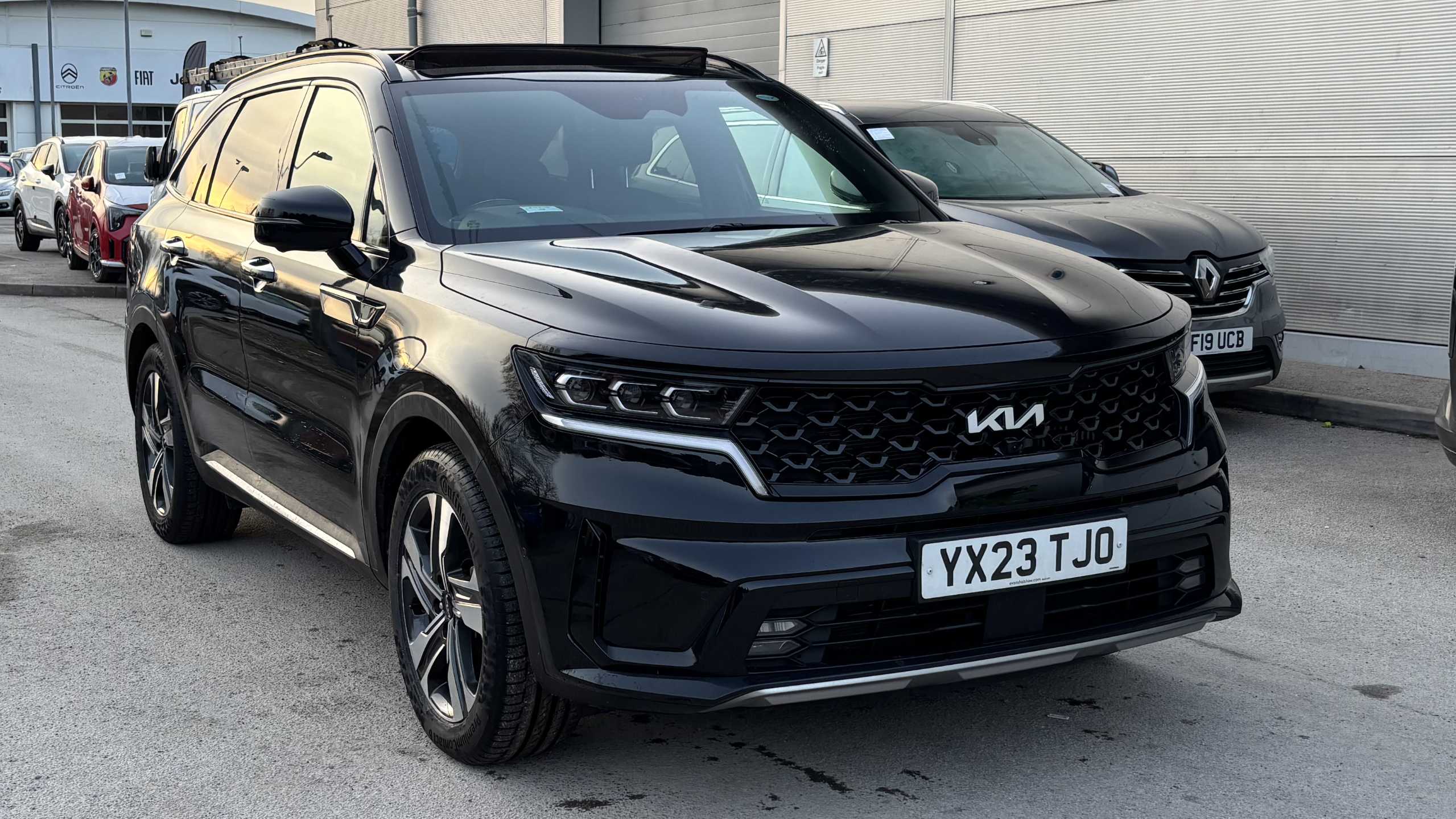 Main listing image - Kia Sorento