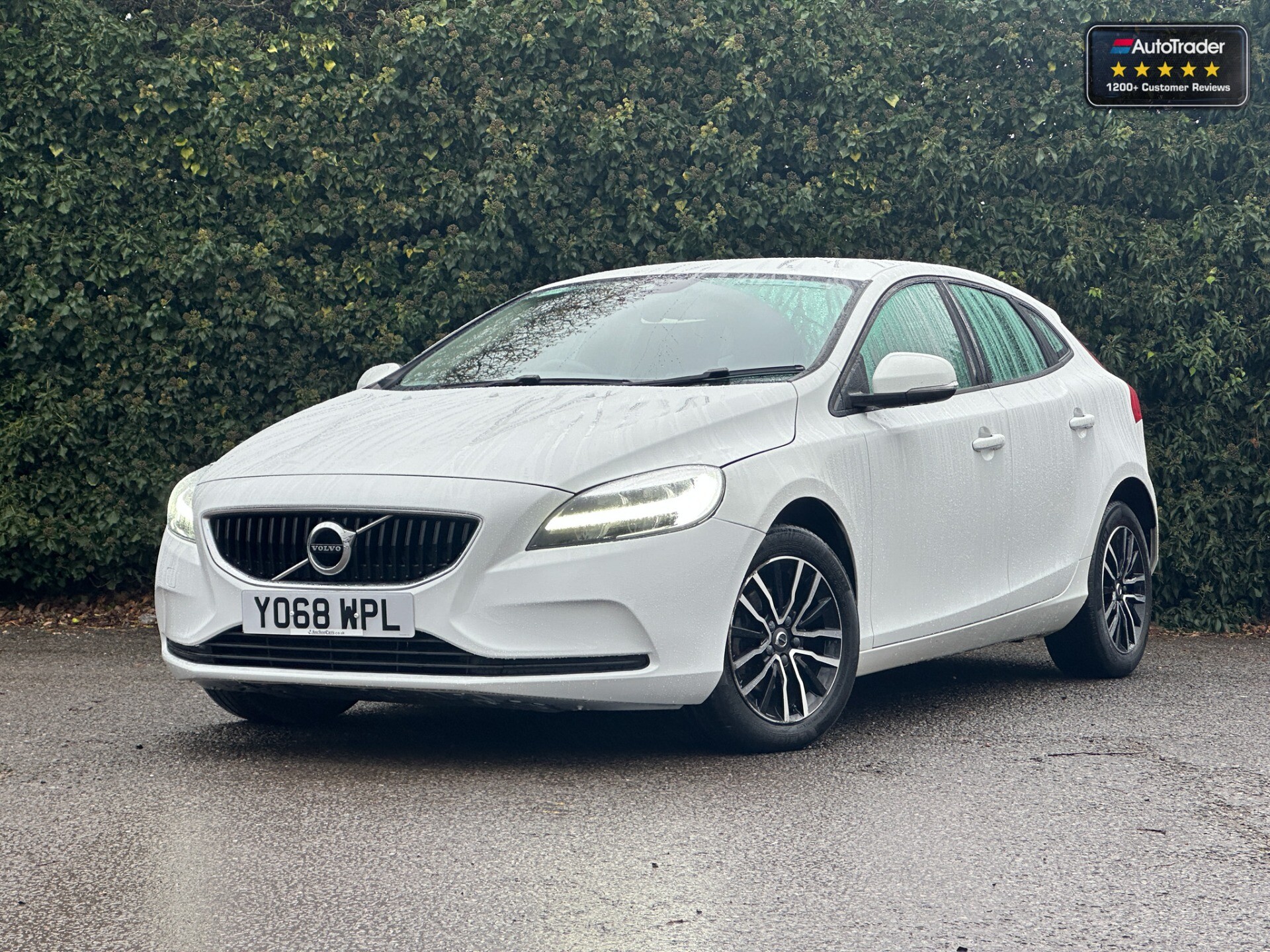 Main listing image - Volvo V40