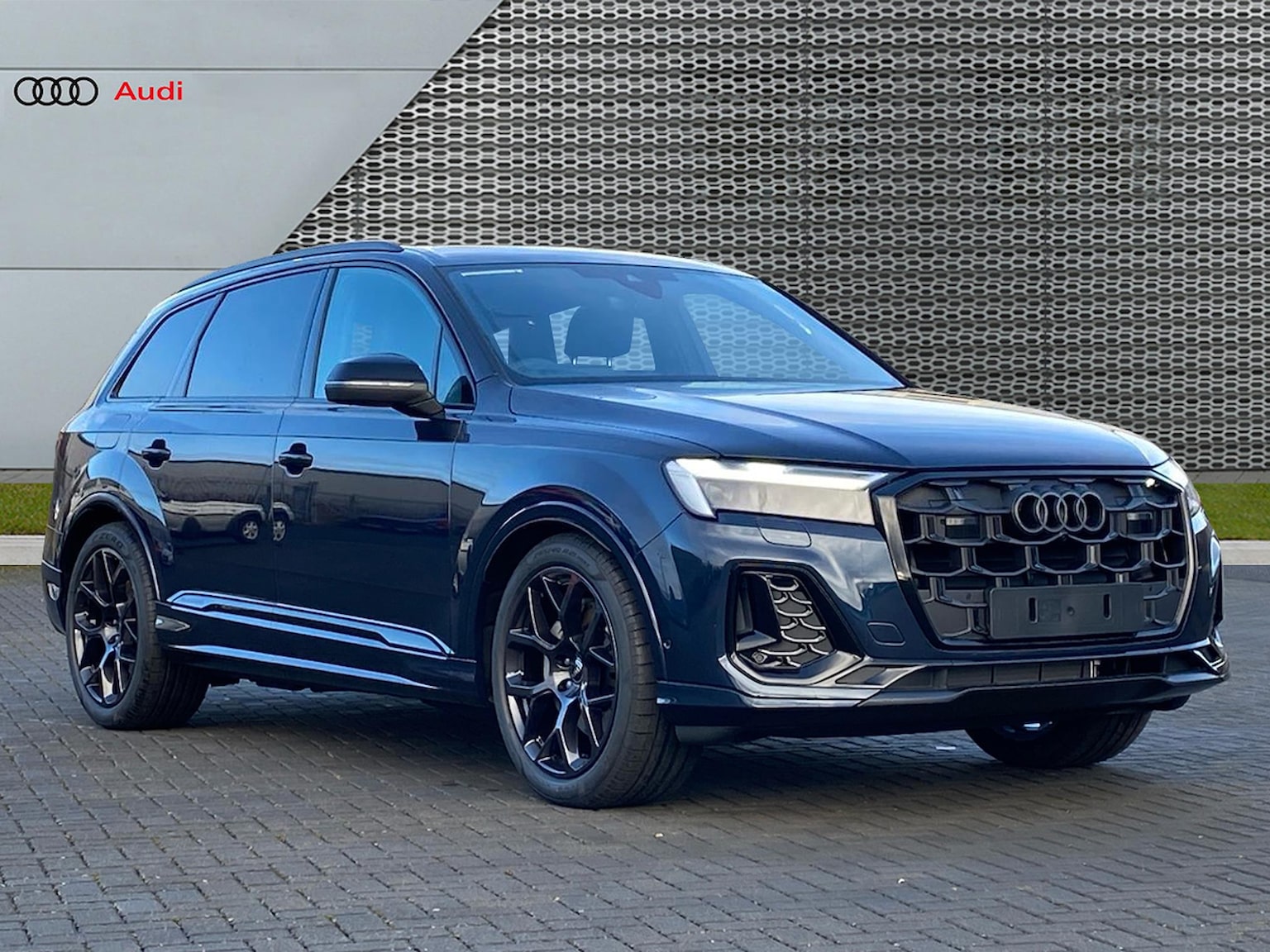 Main listing image - Audi Q7