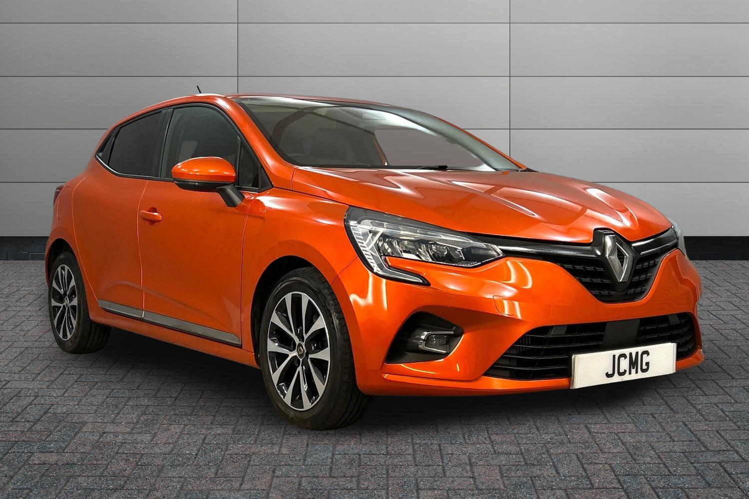 Main listing image - Renault Clio