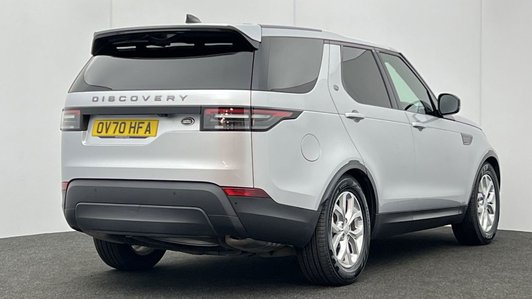 Main listing image - Land Rover Discovery