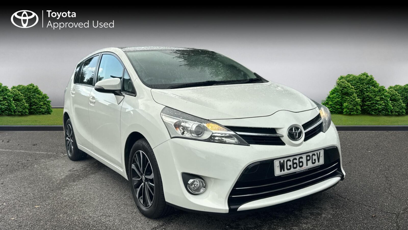 Main listing image - Toyota Verso