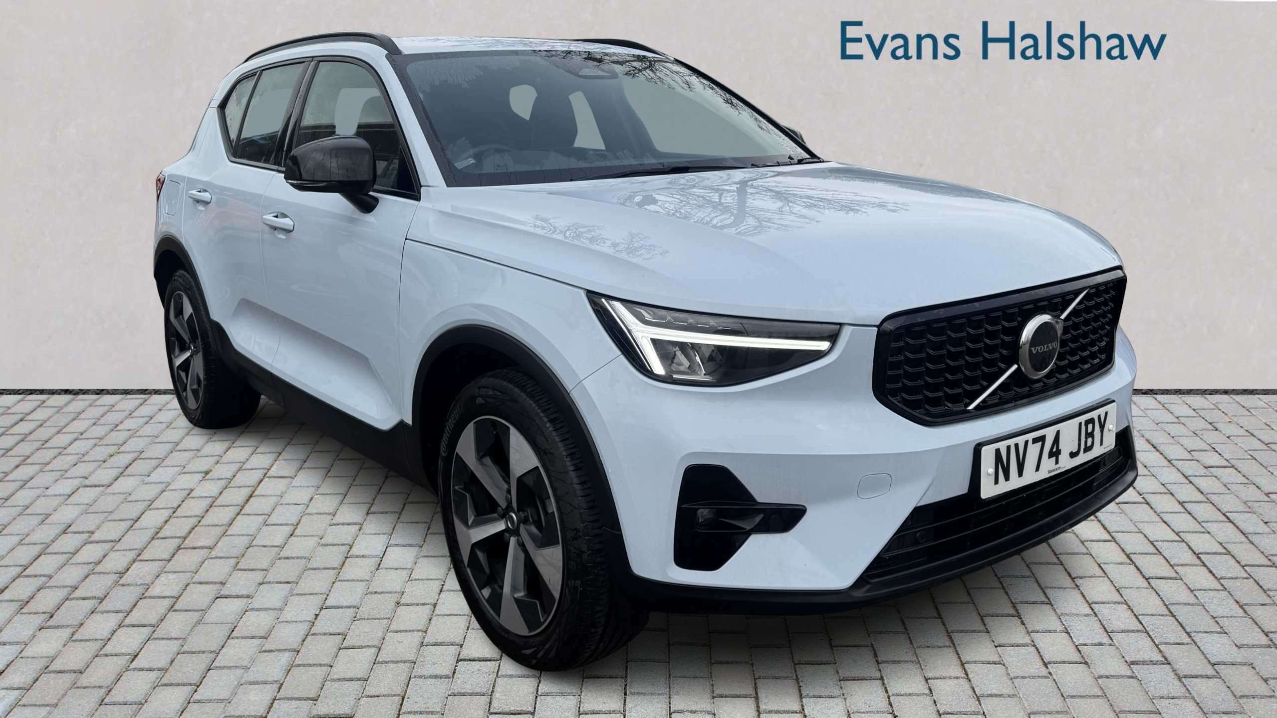 Main listing image - Volvo XC40