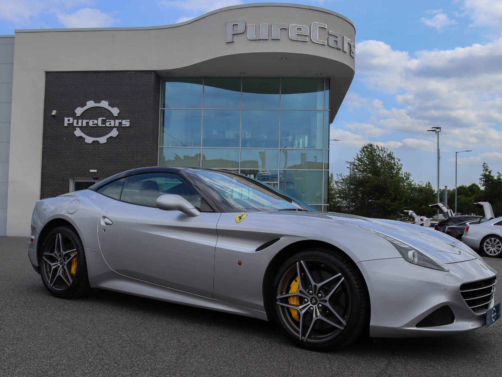 Main listing image - Ferrari California