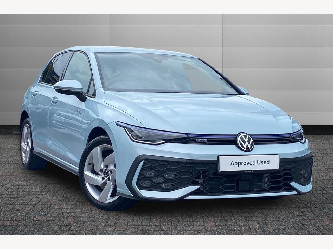 Main listing image - Volkswagen Golf GTE